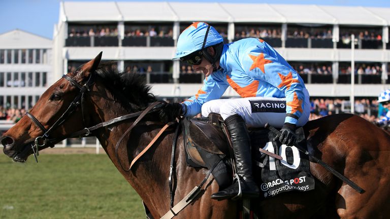 Un De Sceaux, ridden by Ruby Walsh, on their way to winning the Racing Post Arkle Challenge Trophy Chase.