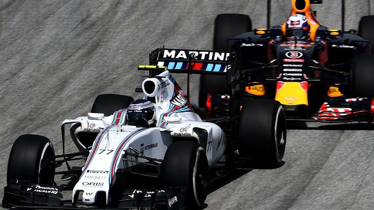 Valtteri Bottas runs ahead of Daniel Ricciardo