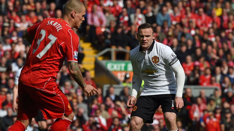 Manchester United's Wayne Rooney (R) watches as Martin Skrtel brings the ball out