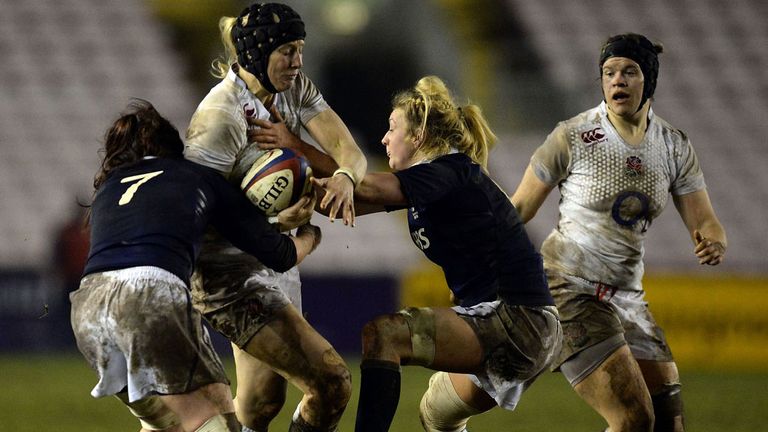 Tamara Taylor of England in action with Karen Dunbar and Rachel Cook of Scotland