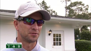 Scott defends long putter