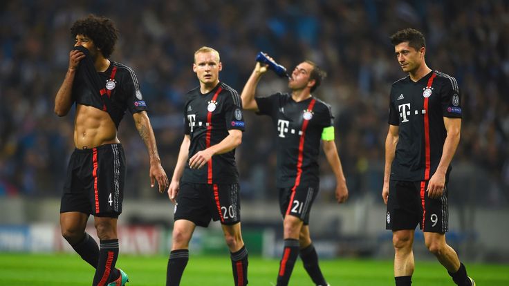 Dante, Sebastian Rode, Philipp Lahm and Robert Lewandowski of Bayern Muenchen look dejected in defeat after the during the UEFA 