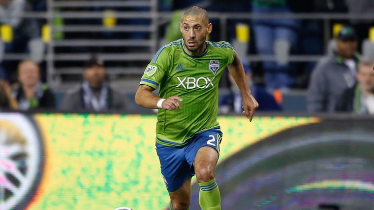 Clint Dempsey of the Seattle Sounders dribbles against the New England Revolution