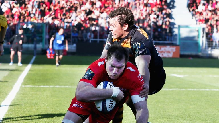 Ali Williams of Toulon dives over to score a last minute try against Wasps
