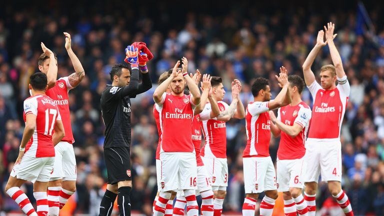 Arsenal players applaud crowd before clash v Chelsea, Premier League