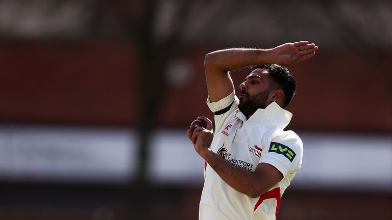 Atif Sheikh: Extended deal with Leicestershire