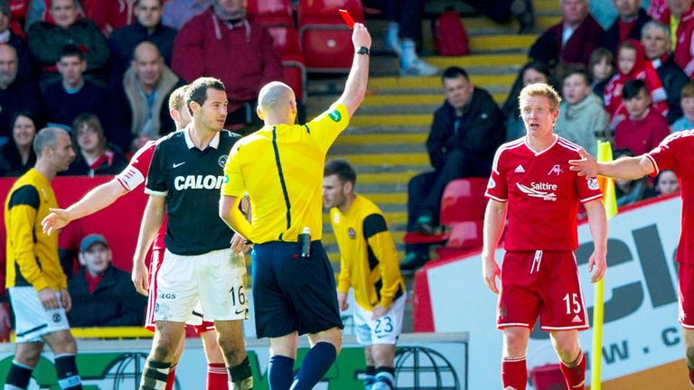 Barry Robson (r) of Aberdeen is dismissed against Dundee United