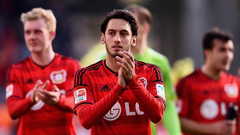 Bayer Leverkusen celebrate victory over Hamburg