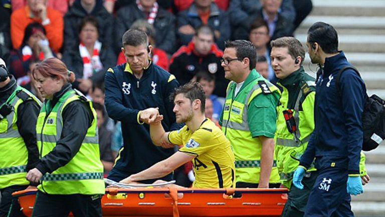 Ben Davies was stretchered off in the second half at Southampton