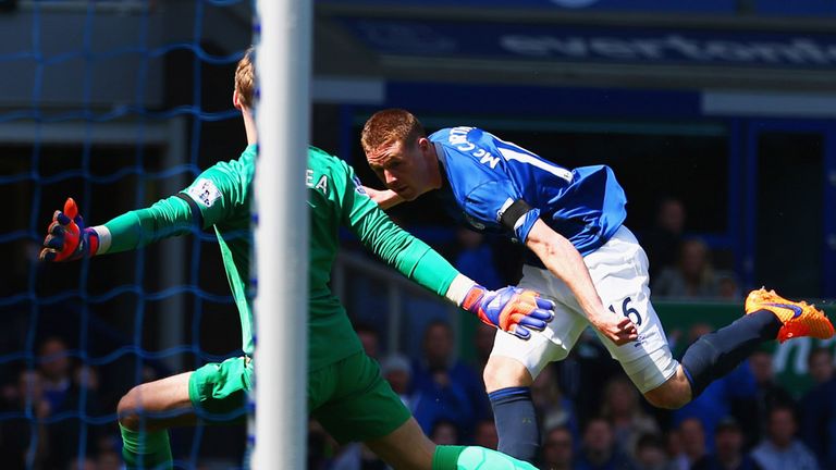James McCarthy gives Everton an early lead