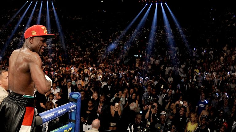 LAS VEGAS, NV - MAY 03:  Floyd Mayweather Jr. celebrates after defeating Marcos Maidana by majority decision in their WBC/WBA welterweight unification figh