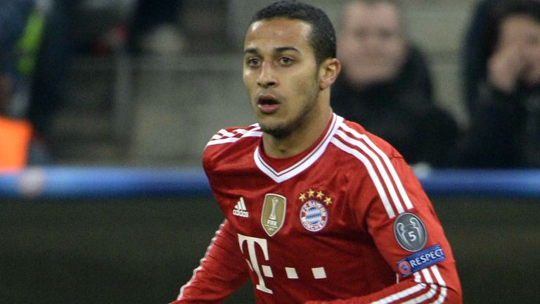 Bayern Munich's Thiago Alcantara plays the ball during the Champions League last 16 second leg against Arsenal