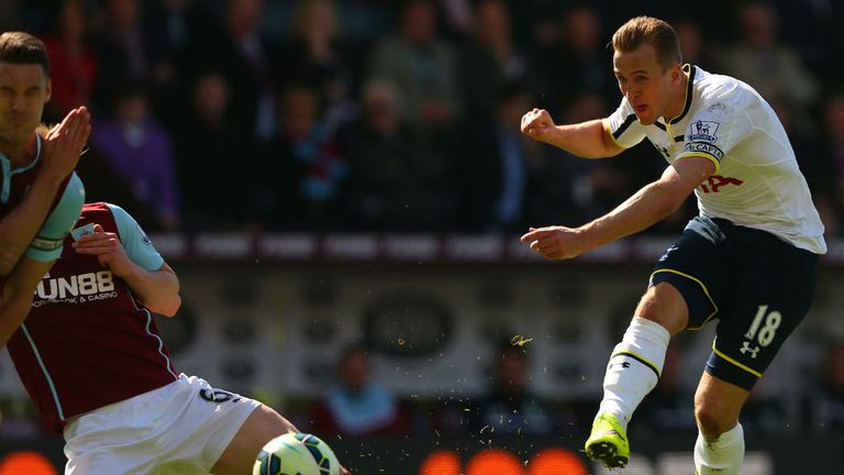 Harry Kane shoots towards goal during the Premier League match between Burnley and Tottenham