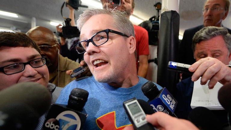 Freddie Roach during a training session with Manny Pacquaio ahead of his fight against Floyd Mayweather Jr