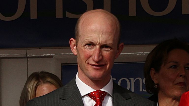 Sharon Hurley from Holiday Seasons (left) Presents the trophy to Owner of Big Zeb Colm Murphy (second left) and his wife Fiona (second right) and Jockey Ba