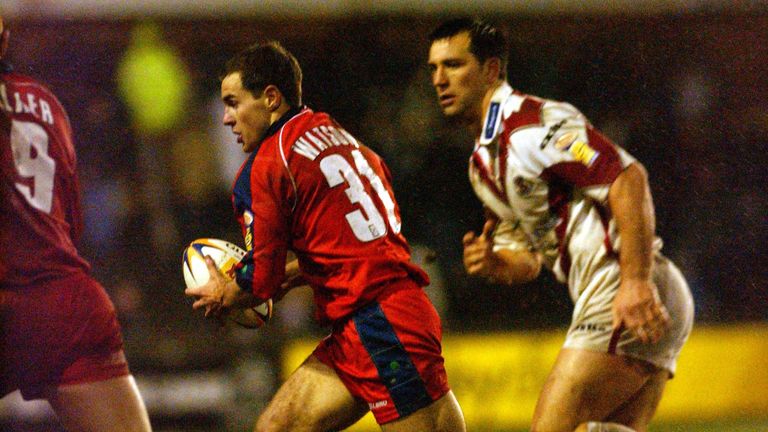 Salford City Reds' Ian Watson is shadowed by St Helens' Paul Sculthorpe 2003