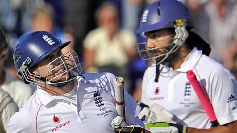 England batsman James Anderson (2/R) celebrates towards the English fans while teammate Monty Panesar (R) looks on as England salvages a draw on the final 