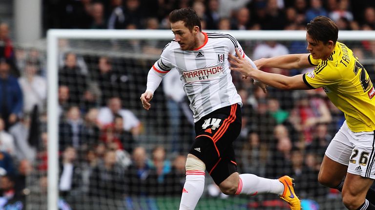 Ross McCormack of Fulham holds off the challenge of Brentford's James Tarkowski