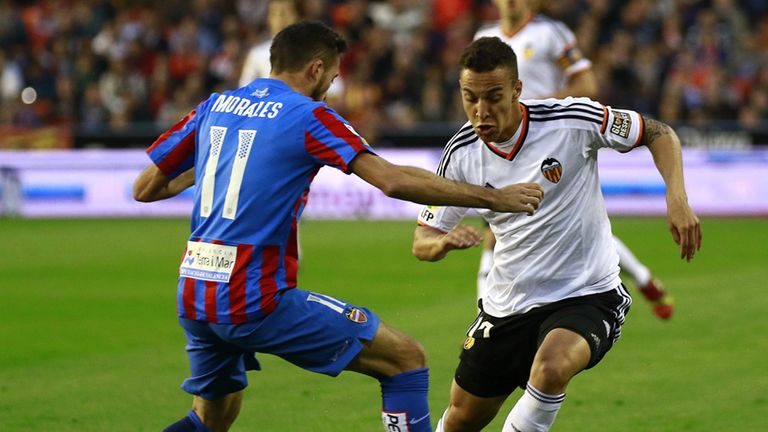 Levante's midfielder Jose Luis Morales (L) vies with Valencia's forward Rodrigo during the Spanish league 