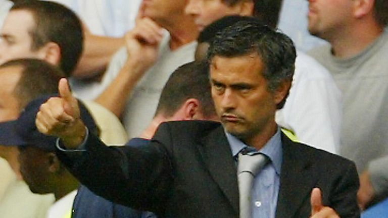 LONDON, UNITED KINGDOM:  Chelsea's manager Jose Mourinho gives a thumbs up to his team during their Premiership football match against Manchester United at
