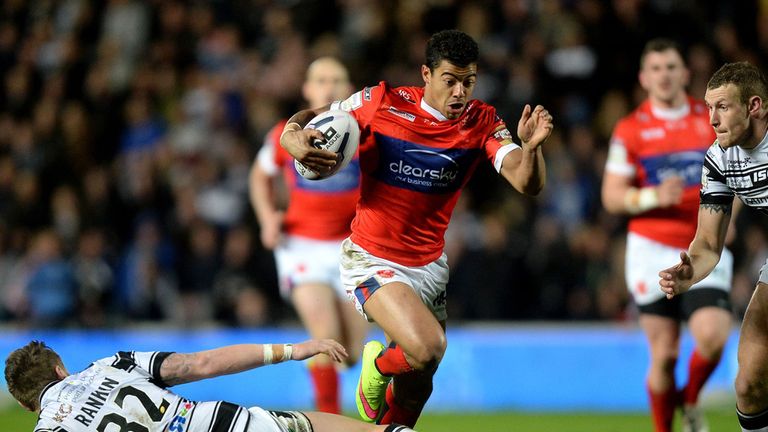Hull Kingston Rovers' Kieran Dixon gets away from Hull FC's Jordan Rankin (left) and Dean Hadley (right) during the First Utility Super League