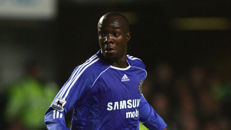 LONDON - MAY 09:  Lassana Diarra of Chelsea in action during the Barclays Premiership match between Chelsea and Manchester United at Stamford Bridge on May