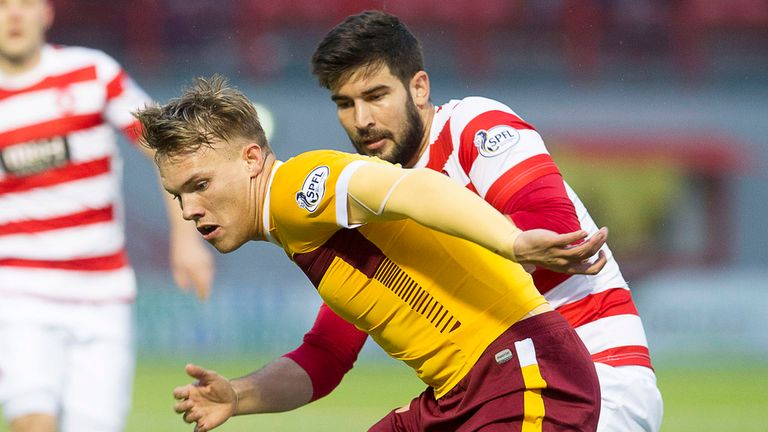 24/04/15 SCOTTISH PREMIERSHIP.HAMILTON V MOTHERWELL .NEW DOUGLAS PARK - HAMILTON .Motherwell's Lee Erwin holds off Jesus Garcia Tena (right) 