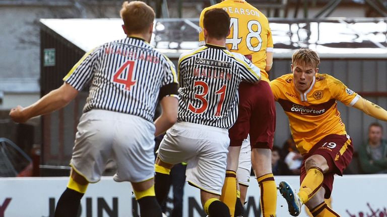 Lee Erwin (19) on target at Fir Park where Motherwell beat bottom of the table St Mirren x-x