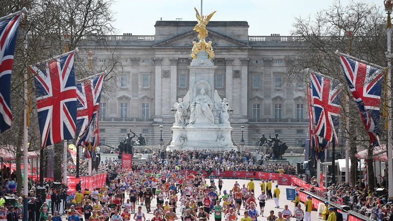 LONDON, ENGLAND - APRIL 21:  Runners in the London Marathon pass Buckingham Palace as they enter the finishing straight on April 21, 2013 in London, Englan