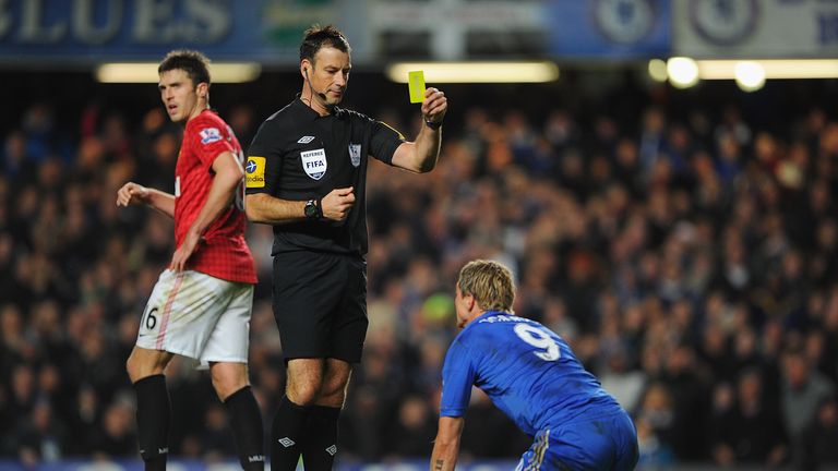 LONDON, ENGLAND - OCTOBER 28:  Fernando Torres of Chelsea is shown the yellow card by referee Mark Clattenburg during the Barclays Premier League match bet