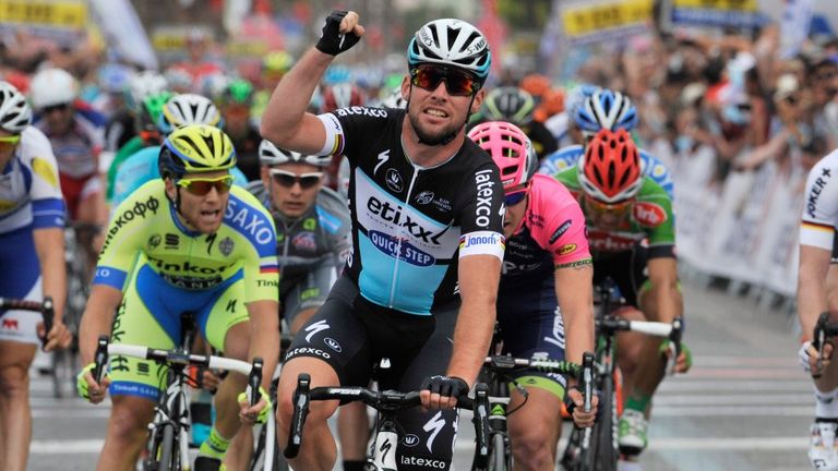 Mark Cavendish wins Stage 1 of the 2015 Tour of Turkey from Nicola Ruffoni and Caleb Ewen
