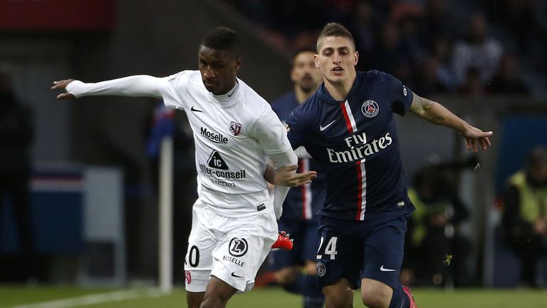 Metz's Malian forward Modibo Maiga (L) vies for the ball with Paris Saint-Germain's Italian midfielder Marco 