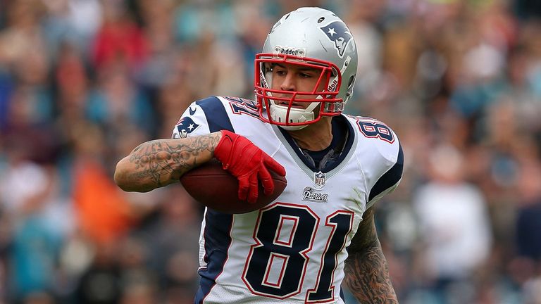 Aaron Hernandez had severe CTE; daughter sues NFL, Pats