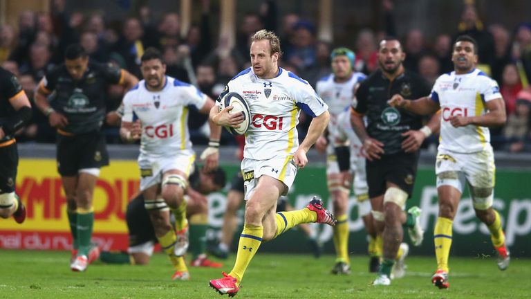Nick Abendanon of Clermont Auvergne breaks clear to score a try during the European Rugby Champions Cup quarter final