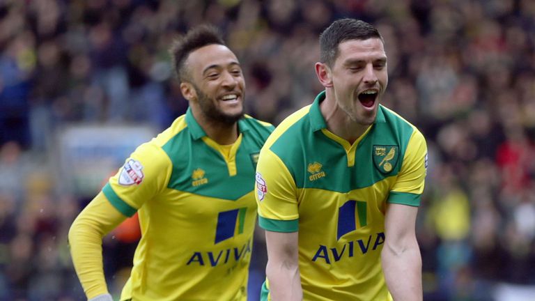 Norwich City's Graham Dorrans celebrates after scoring against Bolton