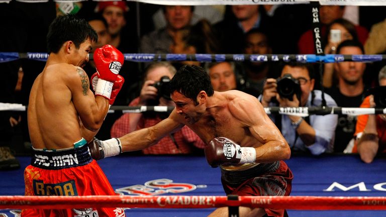 Oscar De La Hoya retired before the ninth round of this 2008 Vegas clash dubbed The Dream Match