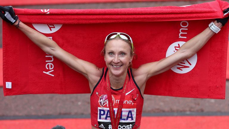 Paula Radcliffe celebrates completing the 2015 Virgin Money London Marathon. PRESS ASSOCIATION Photo. Picture date: Sunday April 26, 2015. See PA story ATH