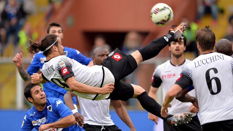 Alejandro Rodriguez attempts an overhead kick