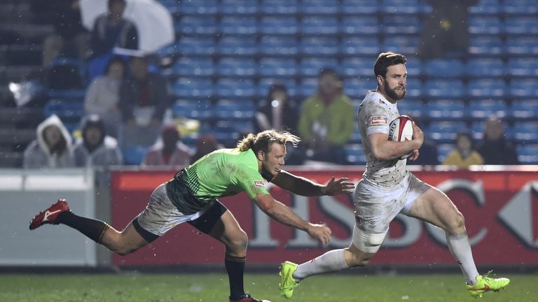 England's Charlie Hayter dashes for a try as he dodges a tackle by South Africa's Werner Kok during the final of the Tokyo Sevens