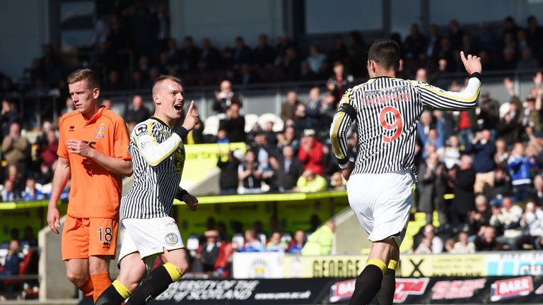 St Mirren's Steven Thompson (right) celebrates scoring his second penalty of the game 