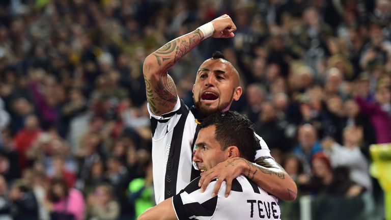 Juventus' forward from Argentina Carlos Tevez (R) celebrates after scoring with Juventus' midfielder from Chile Arturo Vidal