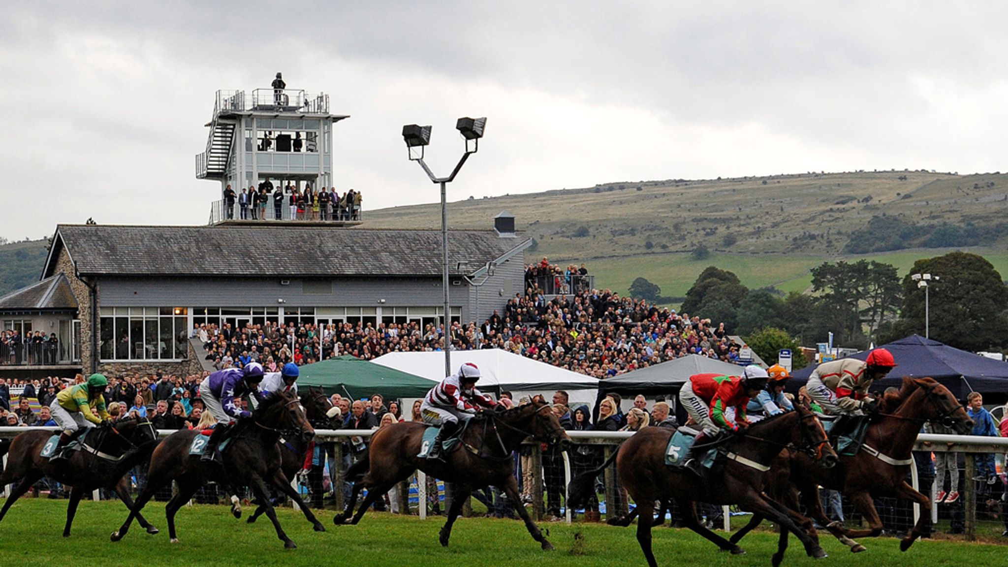 UK heatwave Monday racing at Cartmel and Ayr goes ahead with measures