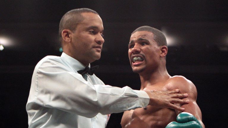 Andre Dirrell: Loses a point for holding against Carl Froch