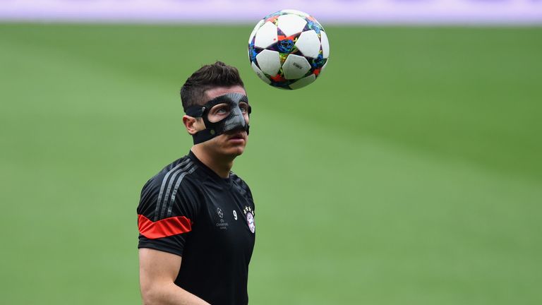 Bayern Munich striker Robert Lewandowski will wear a protective mask against Barcelona