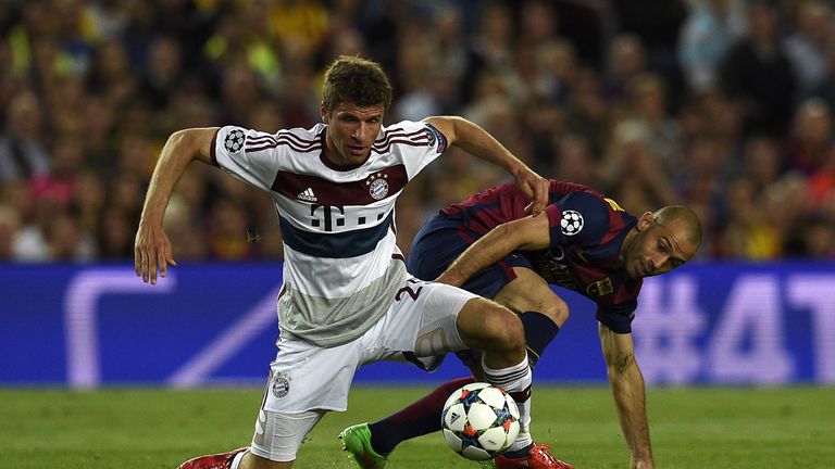Barcelona's Argentinian defender Javier Mascherano (R) vies with Bayern Munich's forward Thomas Mueller (L)