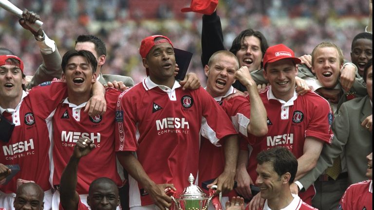 25 May 1998:  Charlton Athletic team celebrate after their dramatic Division One play-off final win against Sunderland at Wembley.