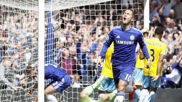 Chelsea's Belgian midfielder Eden Hazard (R) celebrates