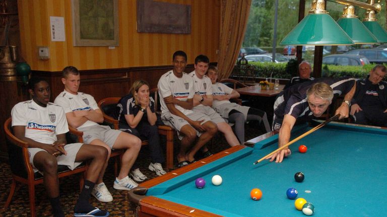 England coach John Peacock at the pool table while players such as Danny Welbeck relax. Hotel Nivelles - Sud, Nivelles, Belgium in 2007 (Credit:SportsFile)