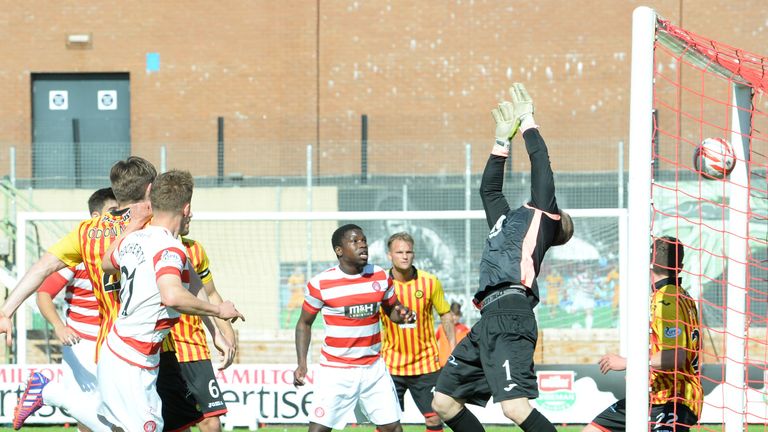 09/05/15 SCOTTISH PREMIERSHIP.HAMILTON v PARTICK THISTLE.NEW DOUGLAS PARK - HAMILTON .Hamilton's Greg Docherty (left)