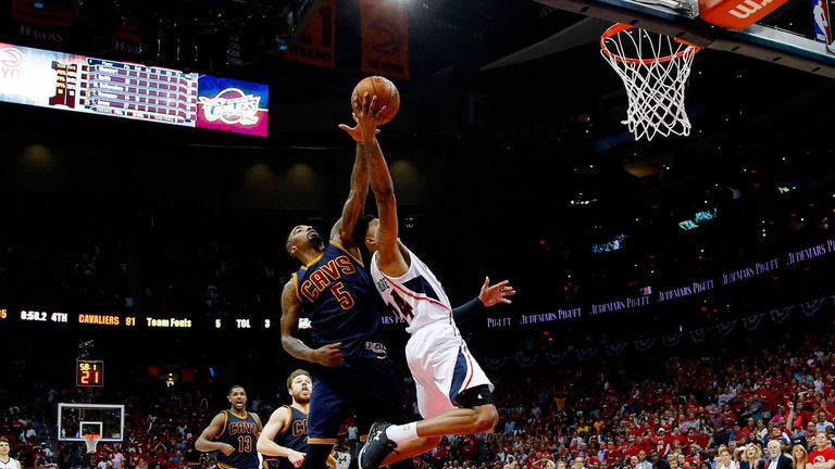 Kent Bazemore #24 of the Atlanta Hawks shoots against JR Smith #5 of Cleveland Cavaliers
